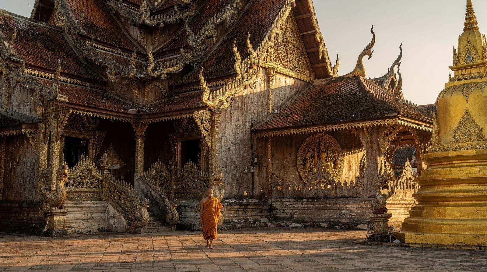 Temples & shrines — Wat Chedi Luang, Wat Phra Singh, Wat Chiang Man and Doi Suthep's naga staircase 