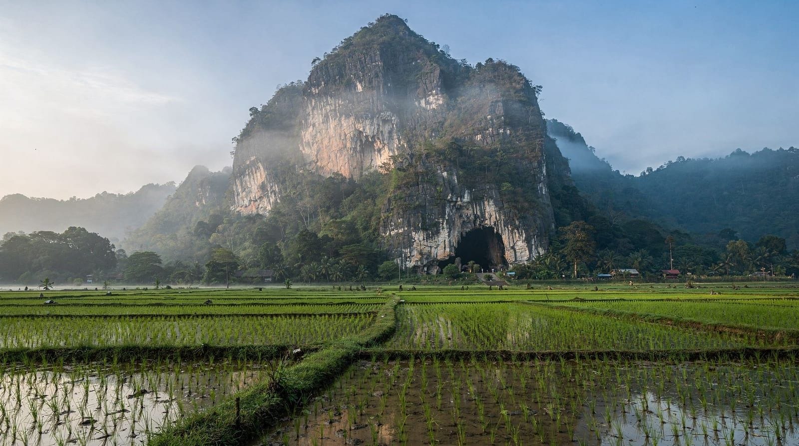 Chiang Dao day trip guide — How to plan a Chiang Dao day trip from Chiang Mai — the cave's lit and dark sect