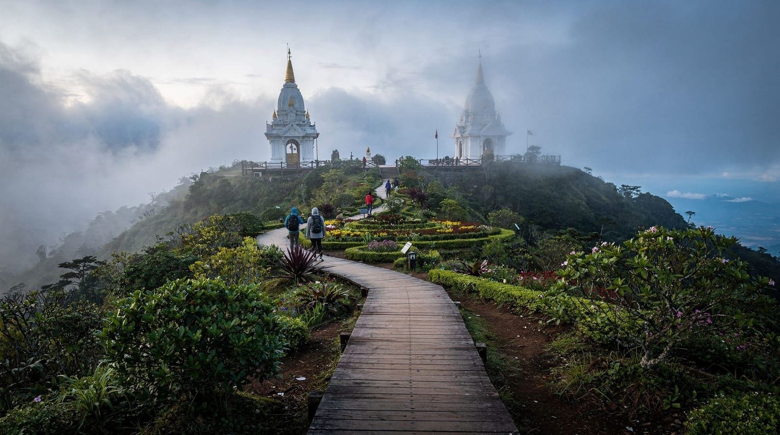 Doi Inthanon hiking trails: Kew Mae Pan vs. Pha Dok Siew — Doi Inthanon National Park has two very different marked trails. Distance, diffi