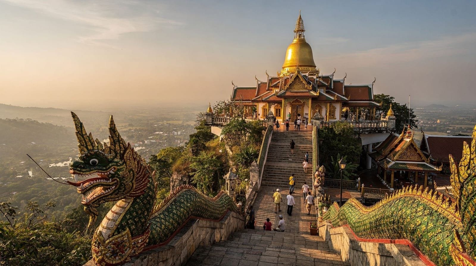 Doi Suthep half-day itinerary — A single half-day plan combining Doi Suthep temple, Bhubing Palace's gardens and