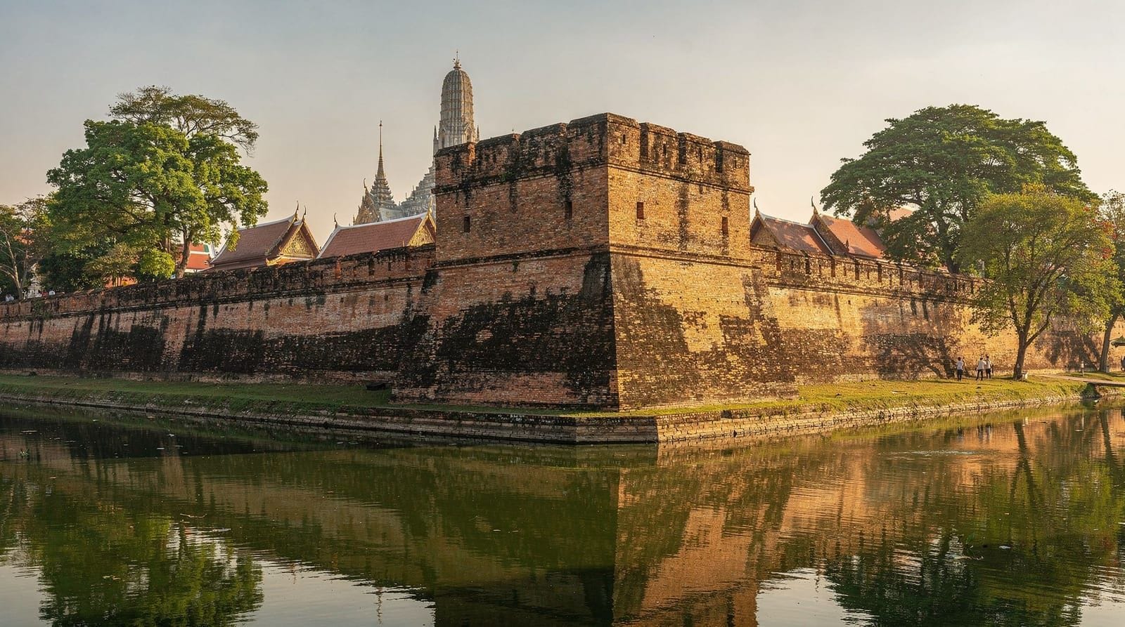 The Old City temple-hopping route: a half-day walking plan — A walkable half-day loop linking Wat Phra Singh, Wat Chedi Luang, Wat Chiang Man